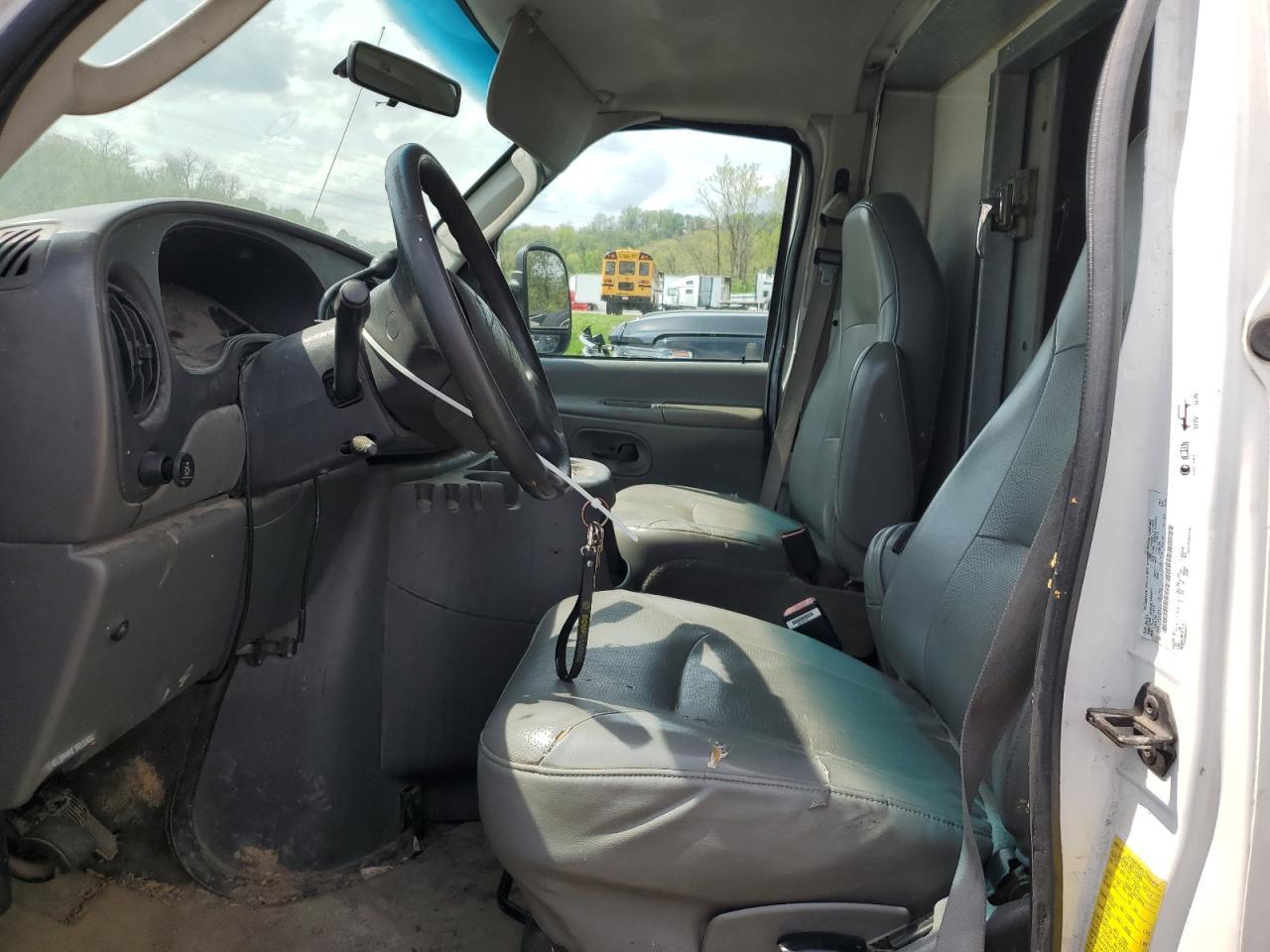 2005 Ford Econoline E350 Super Duty Cutaway Van - Фото 7