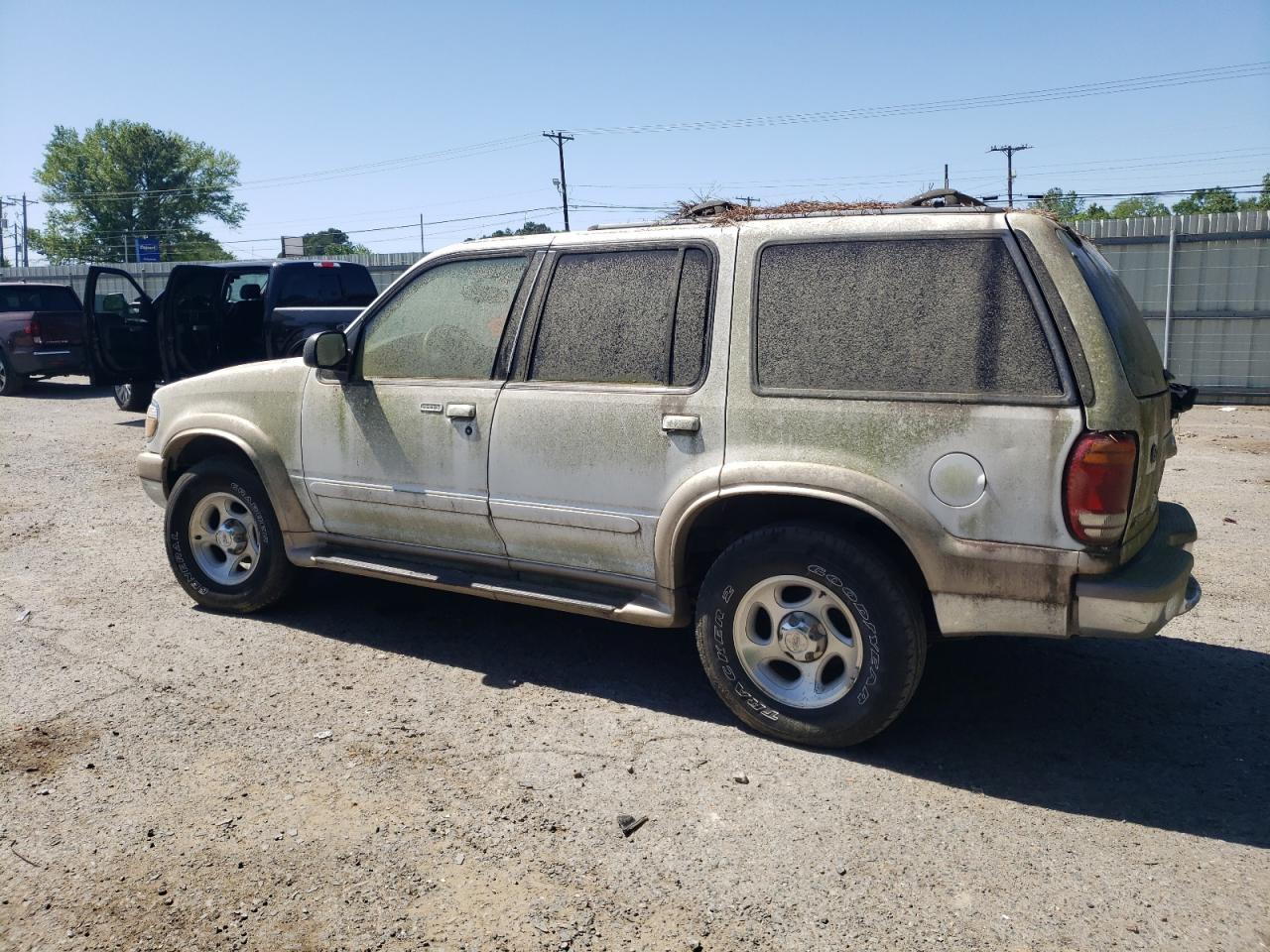 2001 Ford Explorer Eddie Bauer - Image 2