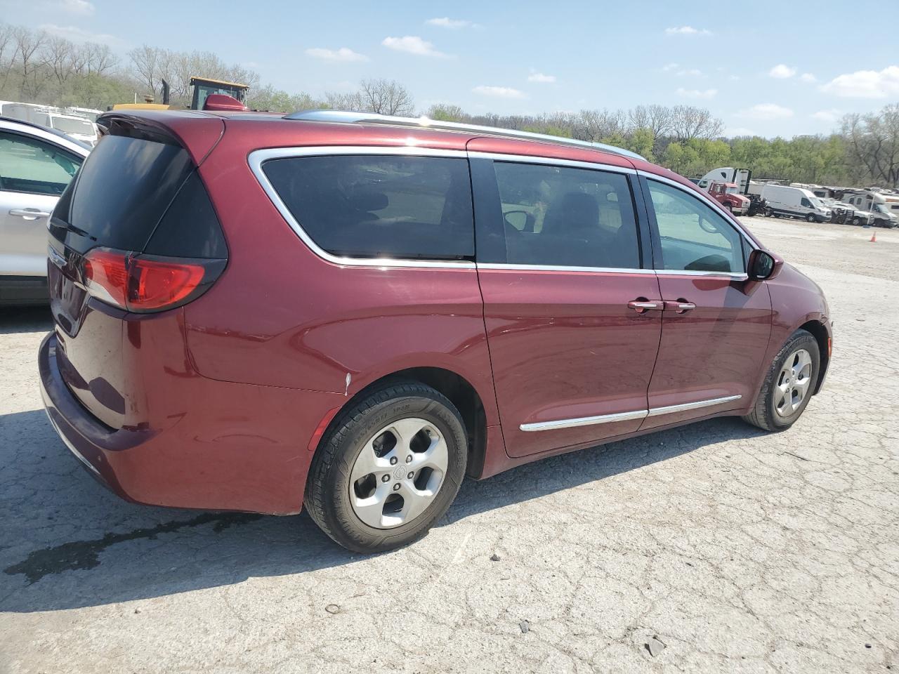 2017 Chrysler Pacifica Touring L Plus - Фото 3