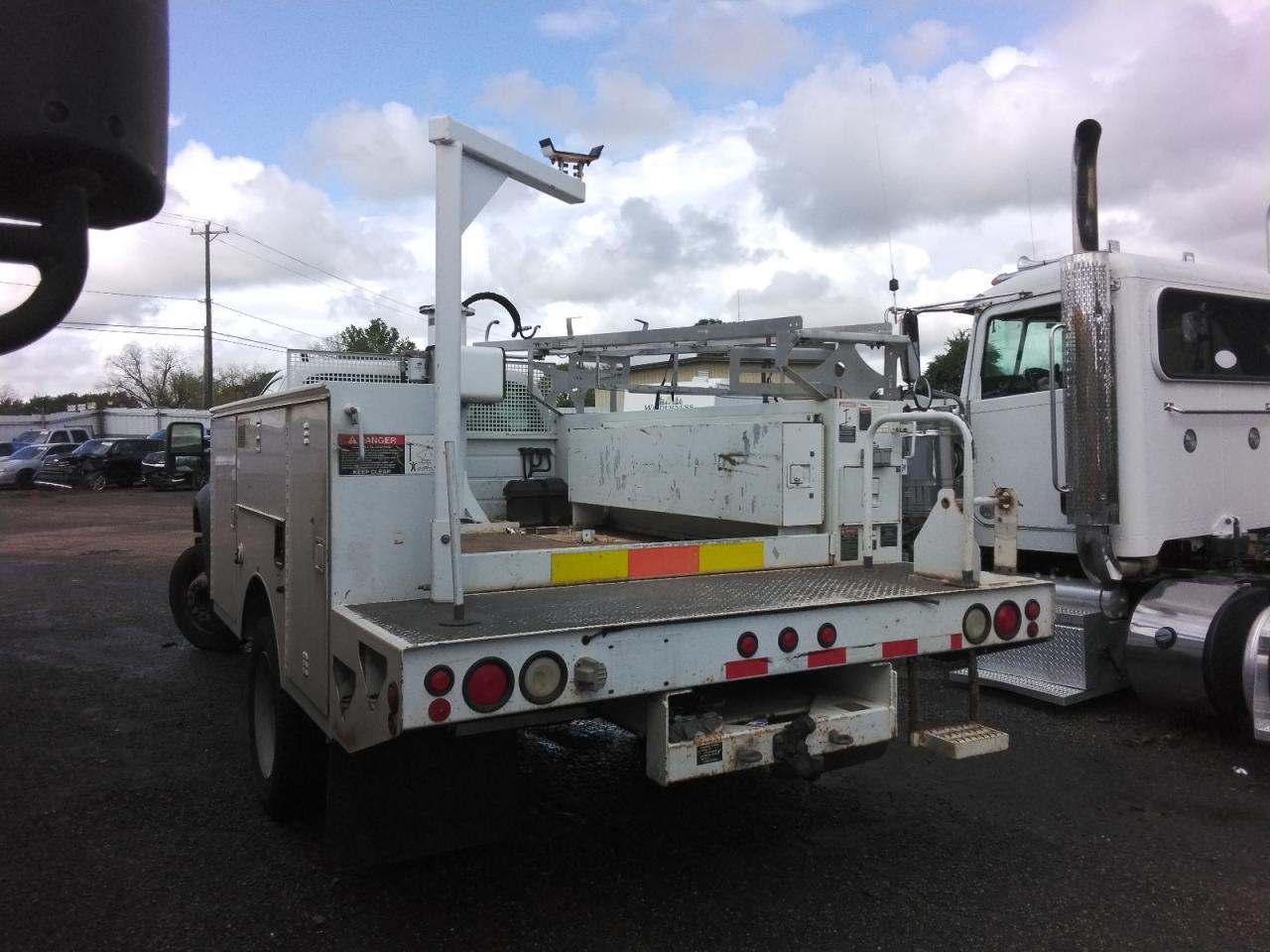 2008 Ford F450 Super Duty - Image 2