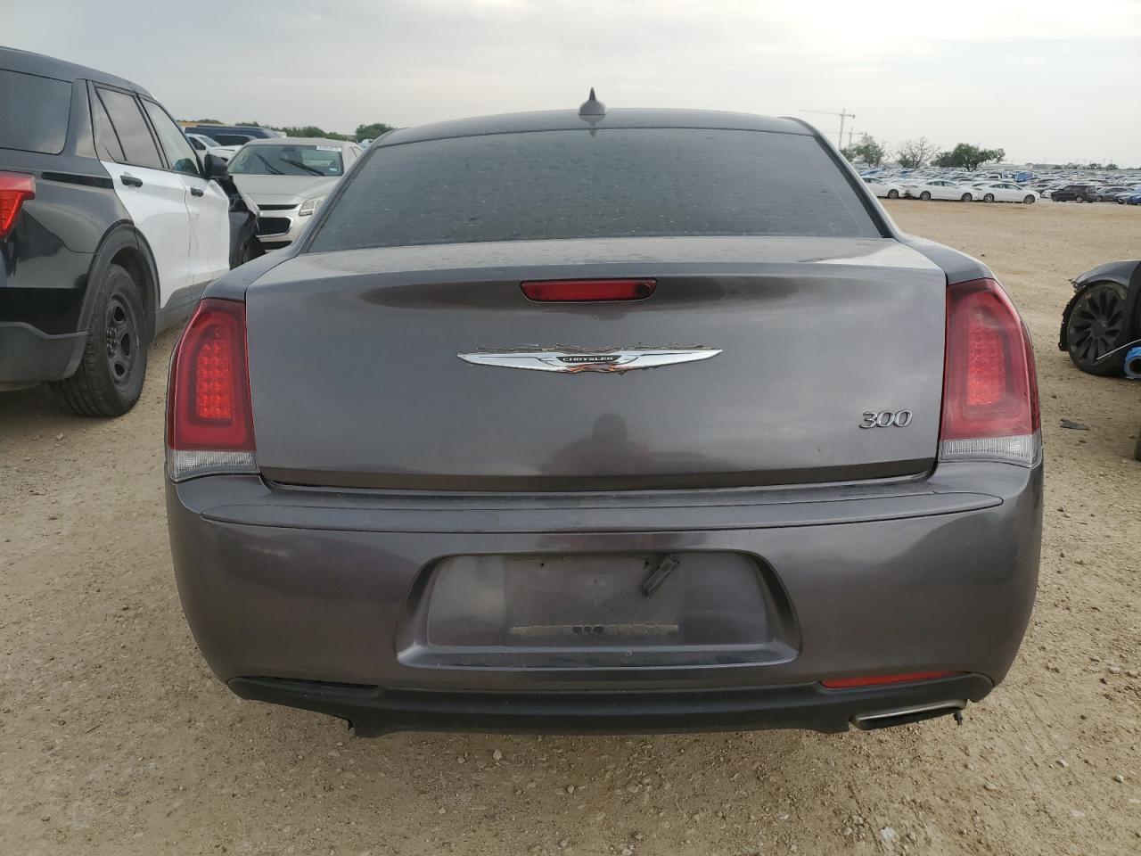 2019 Chrysler 300 Touring - Фото 6