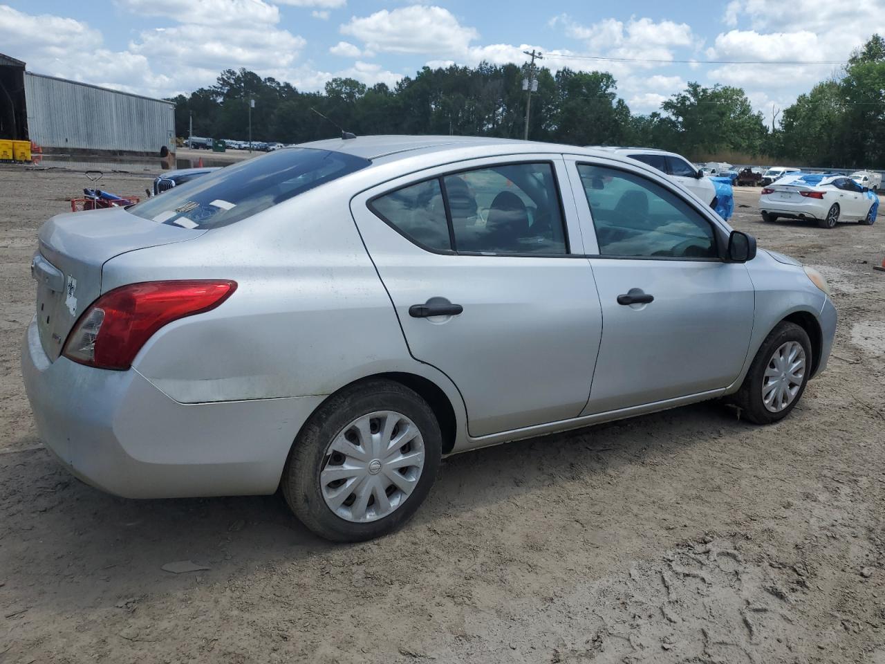 2012 Nissan Versa S - Фото 3
