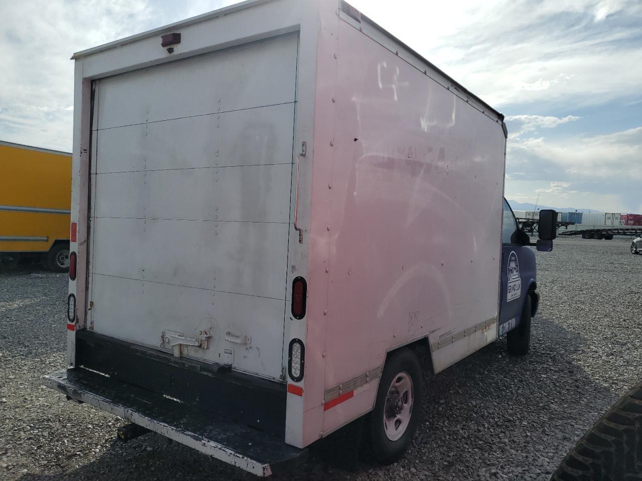 2003 GMC Savana Cutaway G3500 - Фото 3