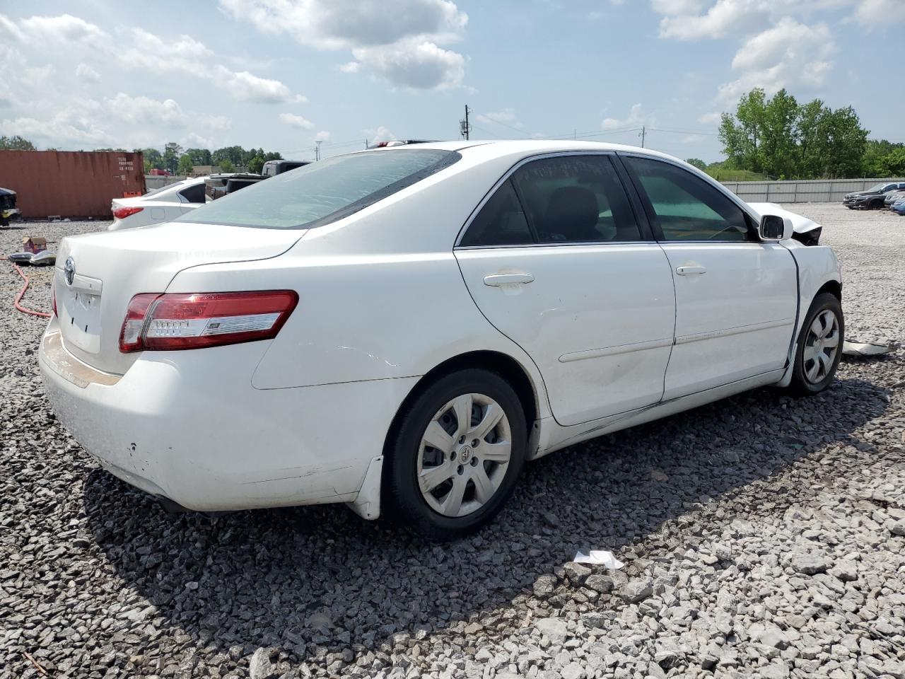 2010 Toyota Camry Base - Фото 3