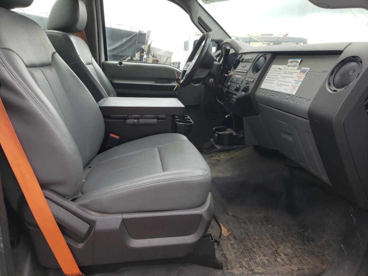 2015 Ford F450 Super Duty Bucket Truck - Image 5