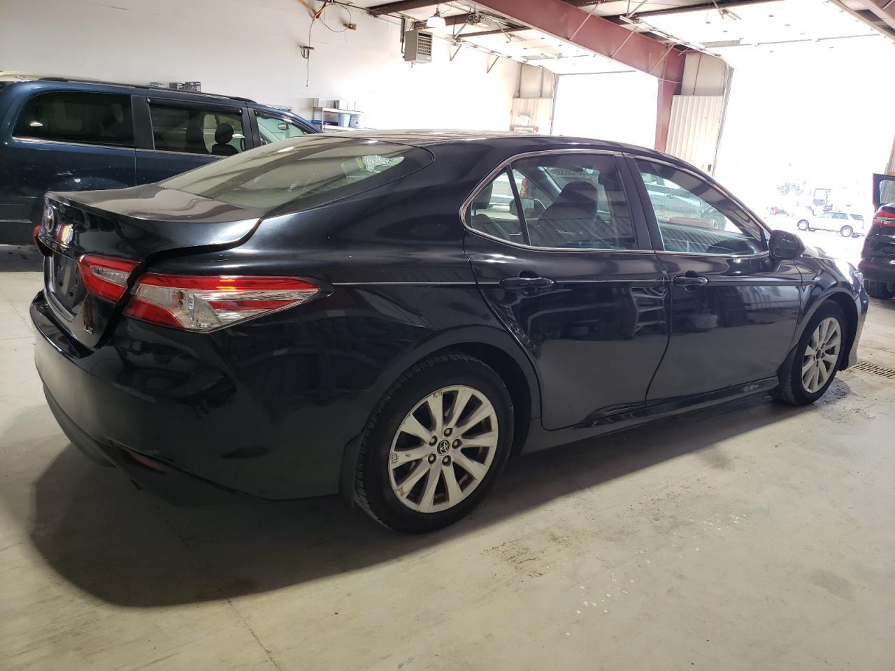 2018 Toyota Camry L - Фото 3