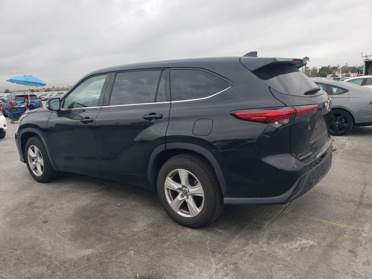2021 Toyota Highlander L - Image 2