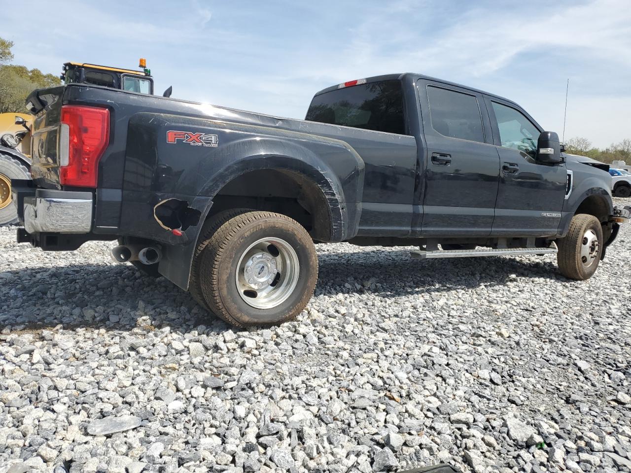 2017 Ford F350 Super Duty - Image 3