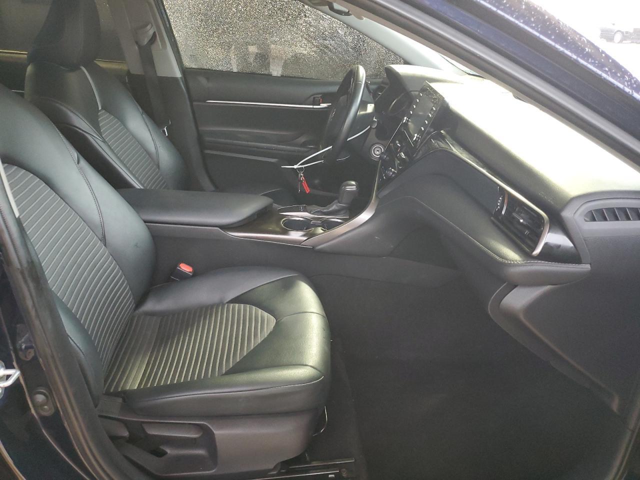 2022 Toyota Camry Se - Image 7