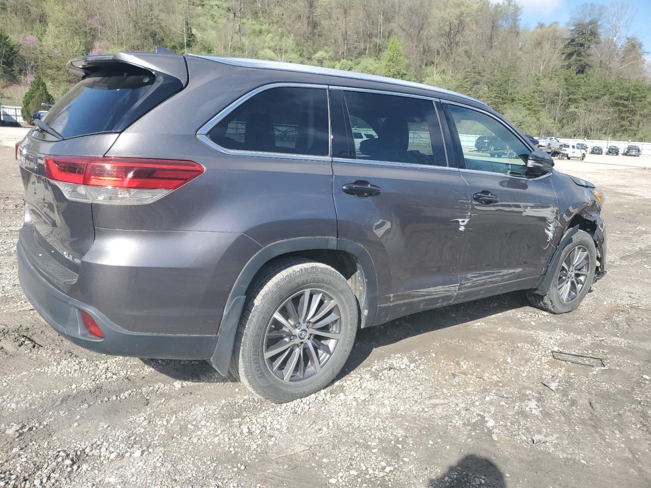 2019 Toyota Highlander Se - Фото 3