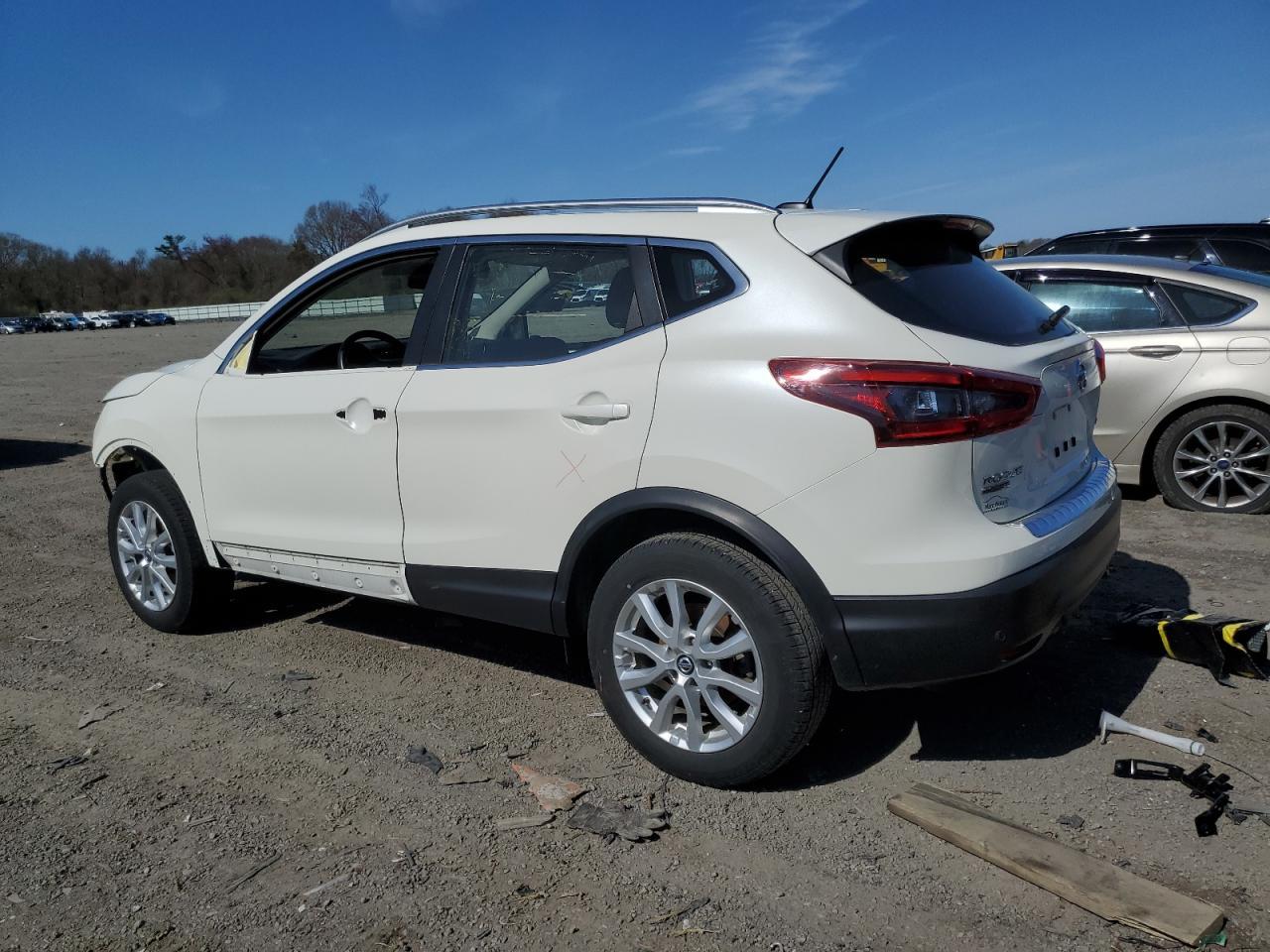 2022 Nissan Rogue Sport Sv - Image 2