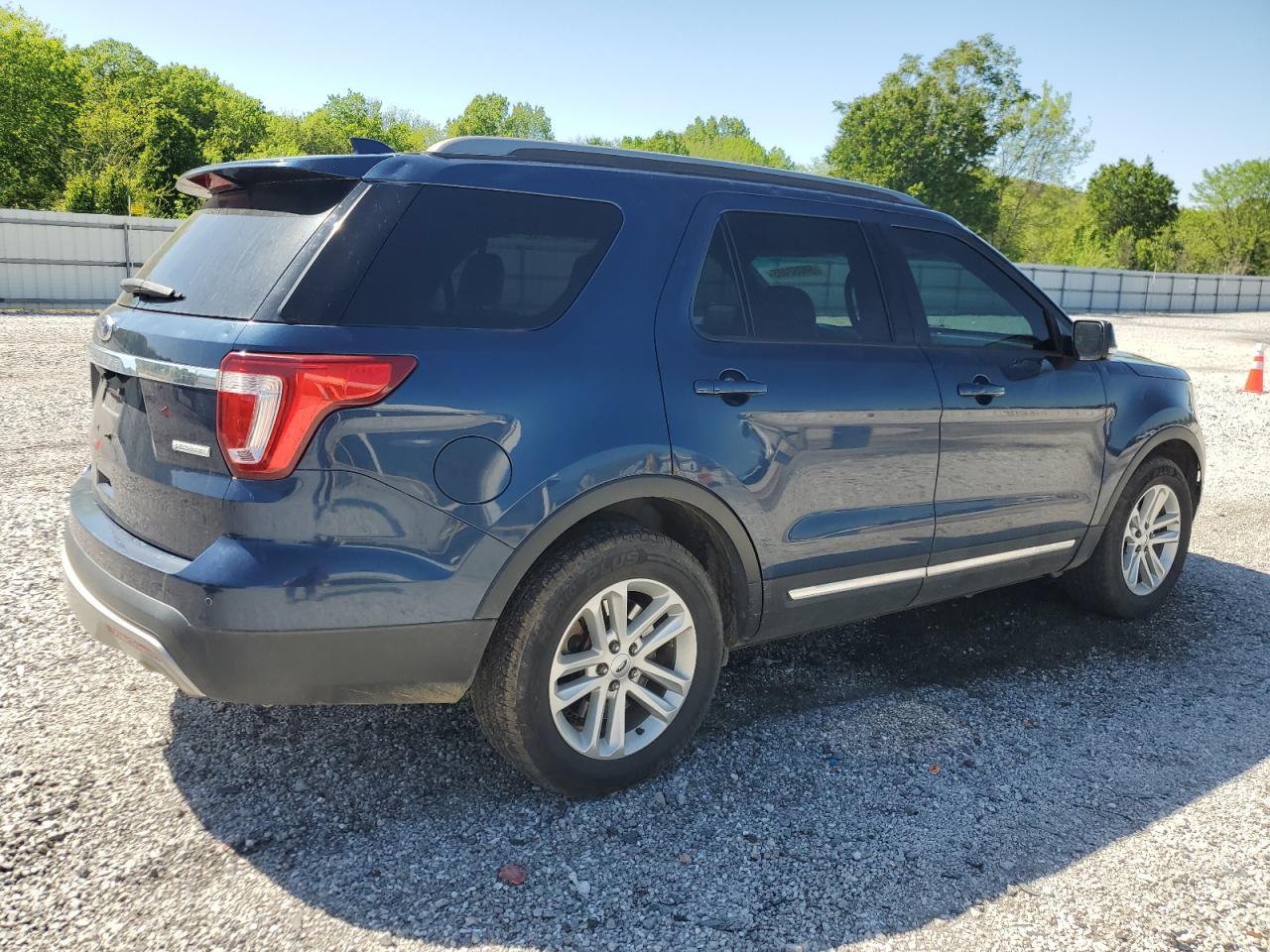 2017 Ford Explorer Xlt - Image 3