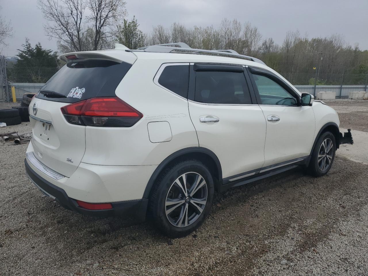 2017 Nissan Rogue S - Image 3