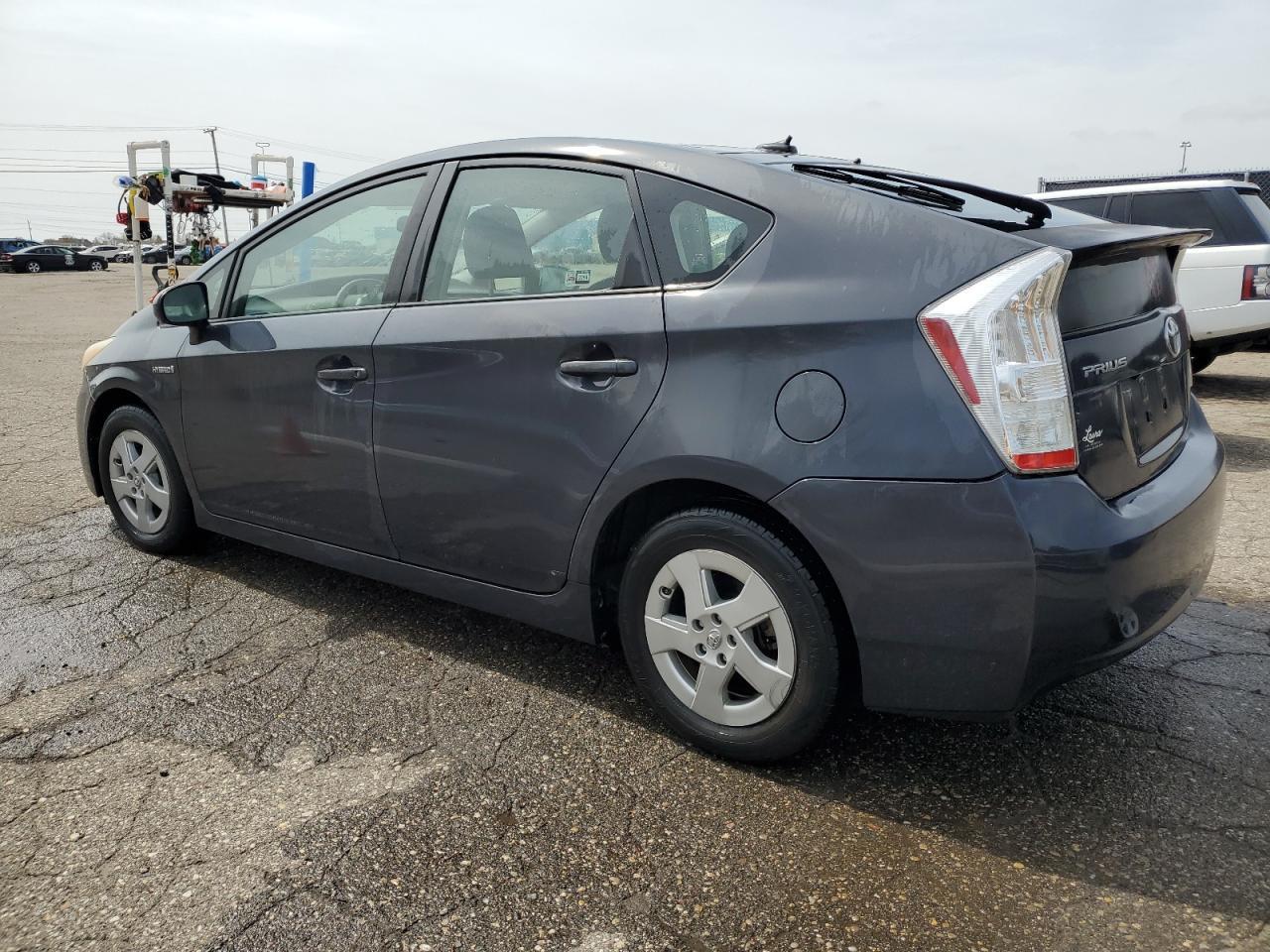 2010 Toyota Prius - Image 2