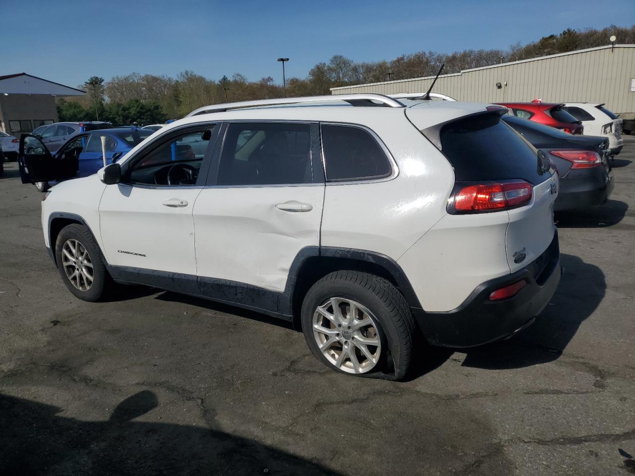 2015 Jeep Cherokee Latitude - Image 2