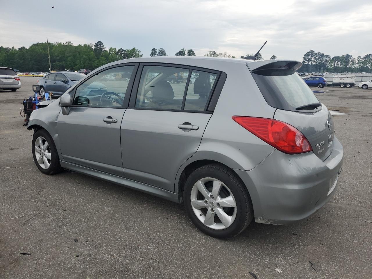 2011 Nissan Versa S - Image 2