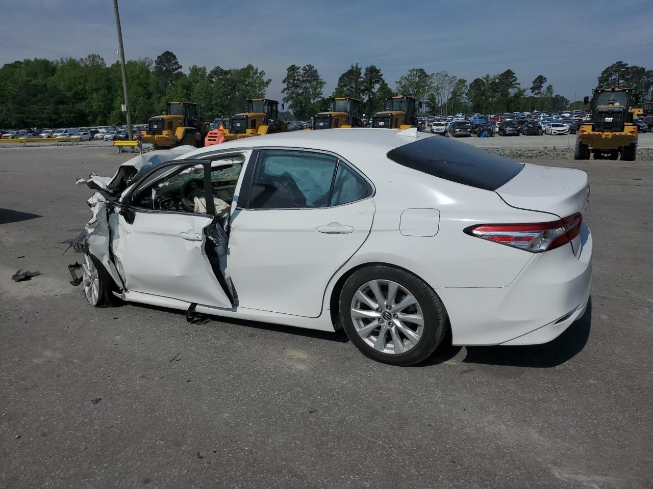 2019 Toyota Camry L - Фото 2