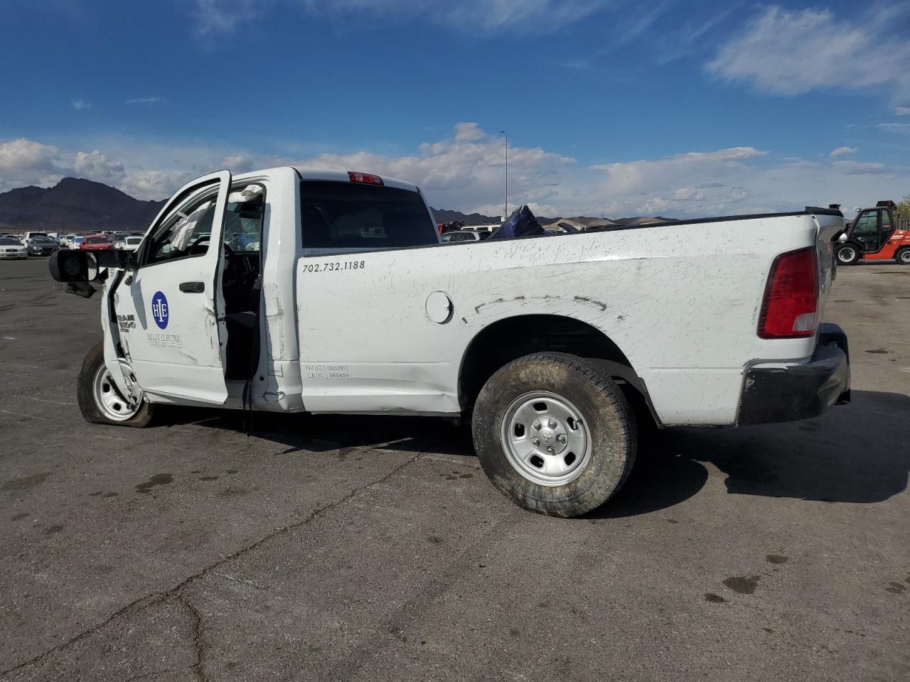 2022 Ram 1500 Classic Tradesman - Фото 2