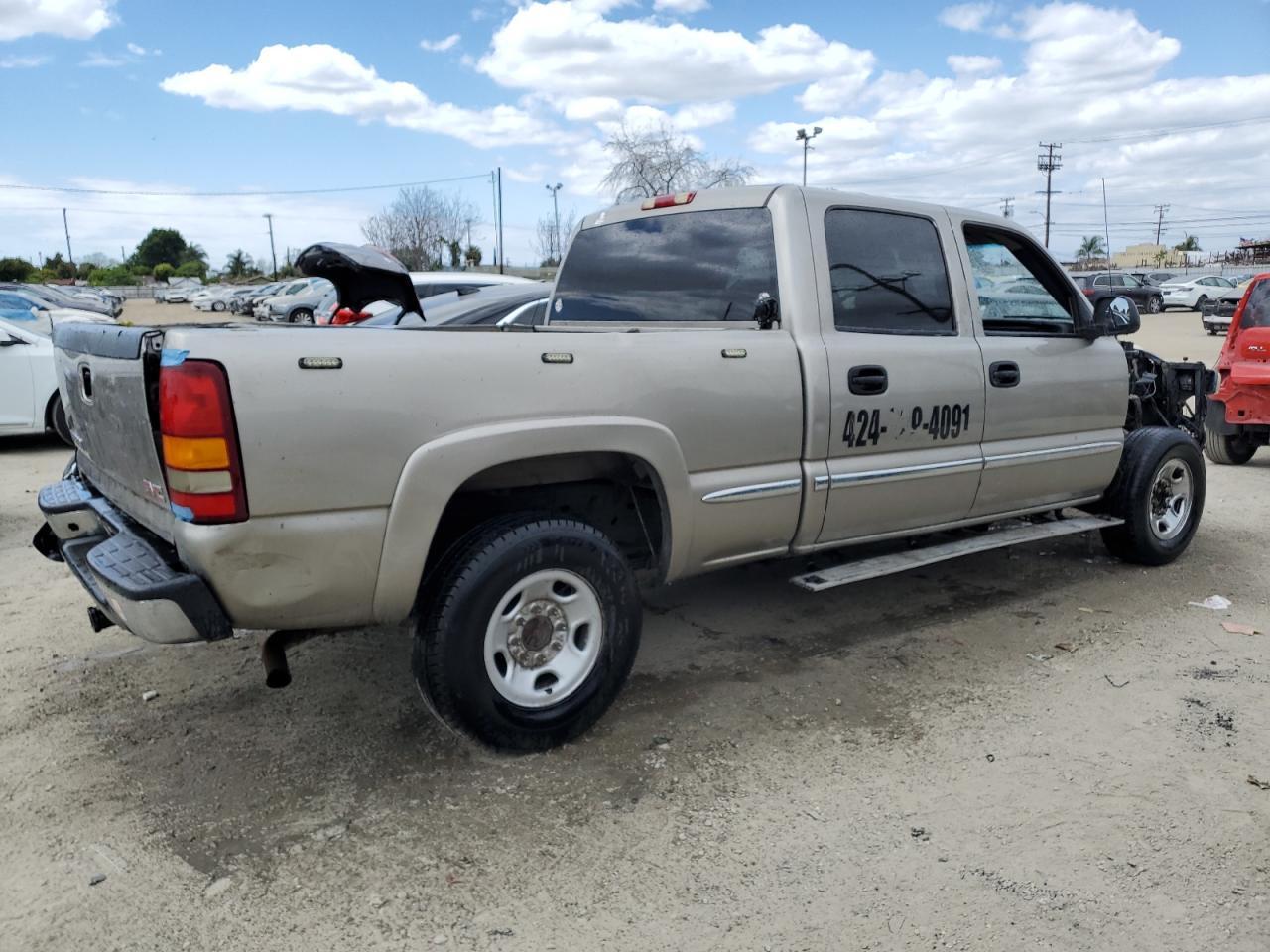 2002 GMC Sierra C1500 Heavy Duty - Image 3