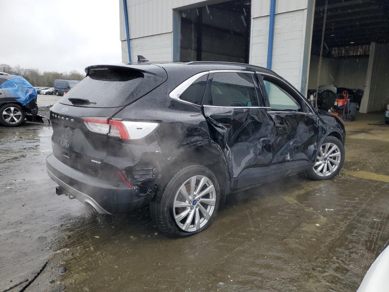 2022 Ford Escape Titanium - Image 3