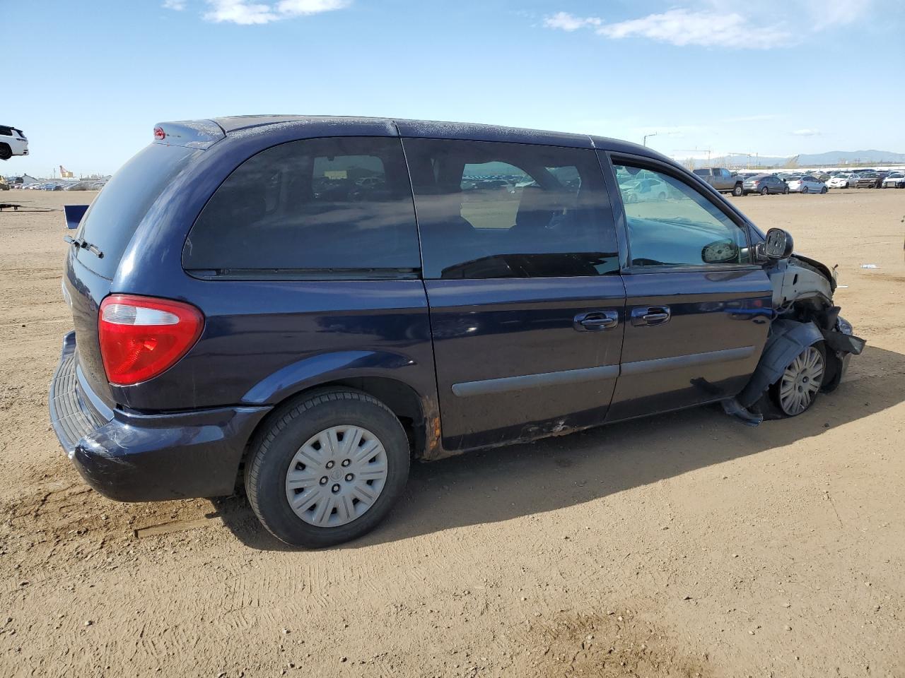2005 Chrysler Town & Country - Фото 3