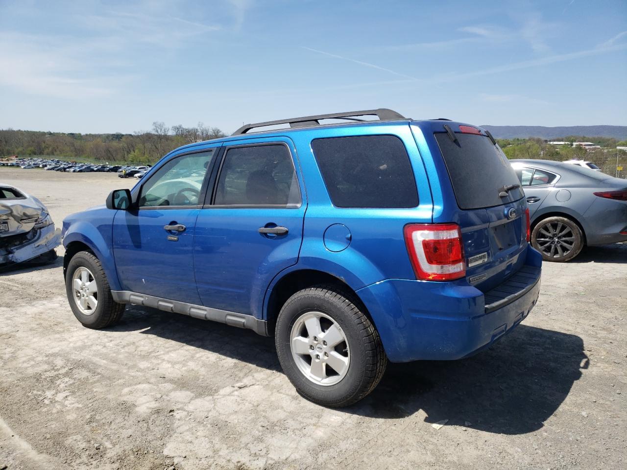 2011 Ford Escape Xlt - Image 2