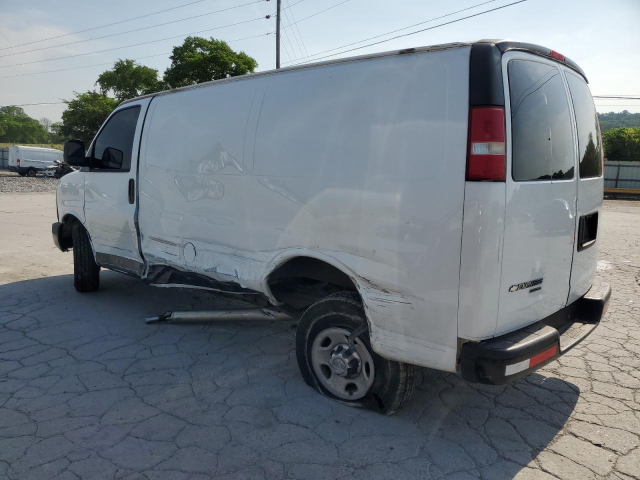 2015 Chev Express G2500 - Image 2
