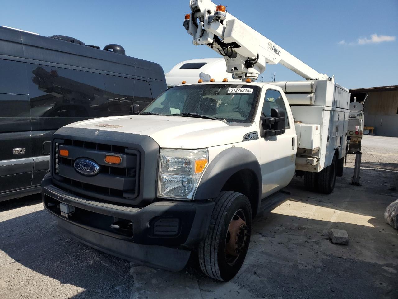 2016 Ford F450 Super Duty Bucket Truck - Image 2