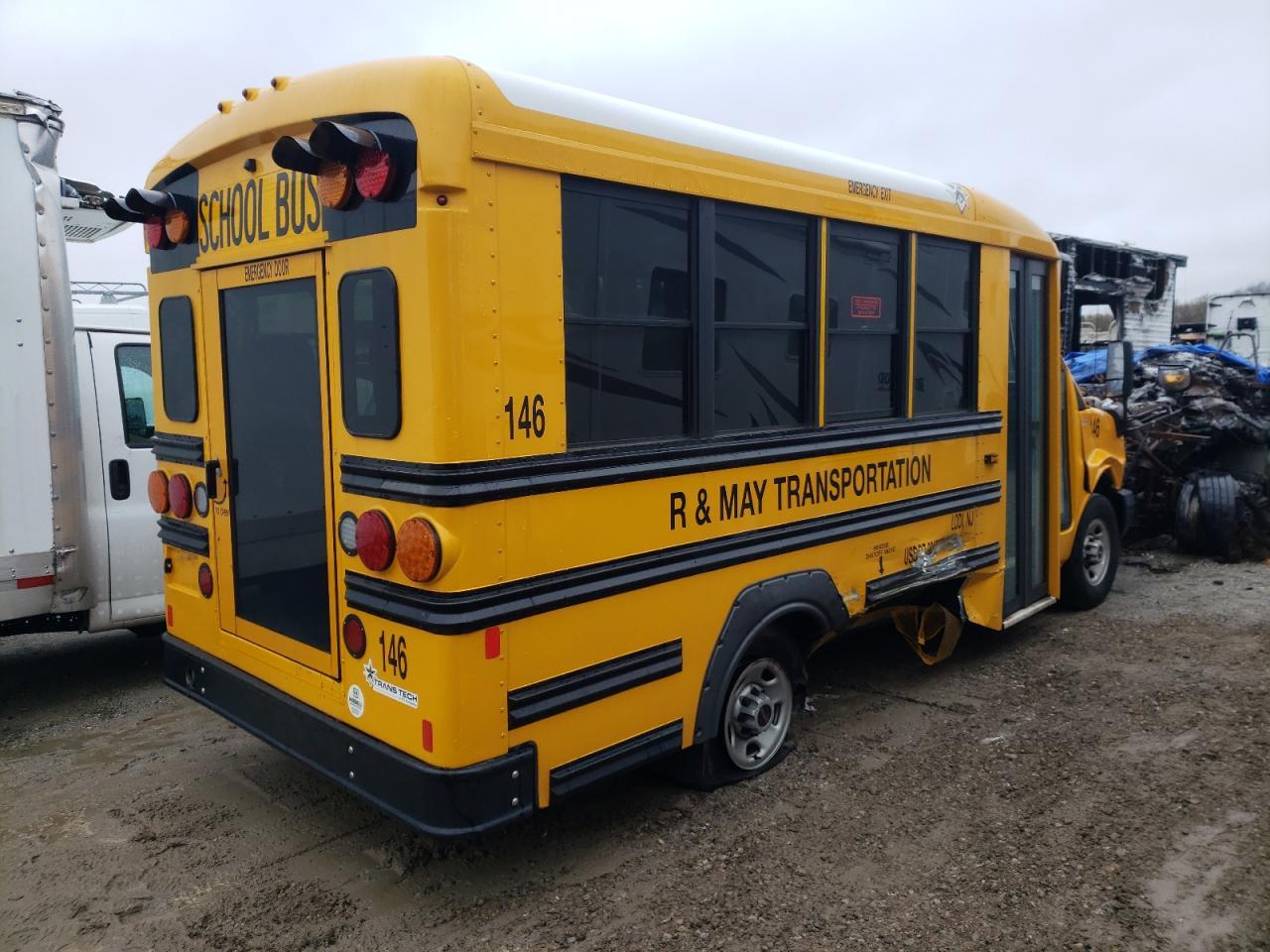 2025 GMC Savana Cutaway G3500 - Фото 3