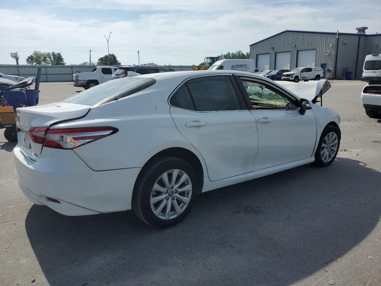2019 Toyota Camry L - Фото 3