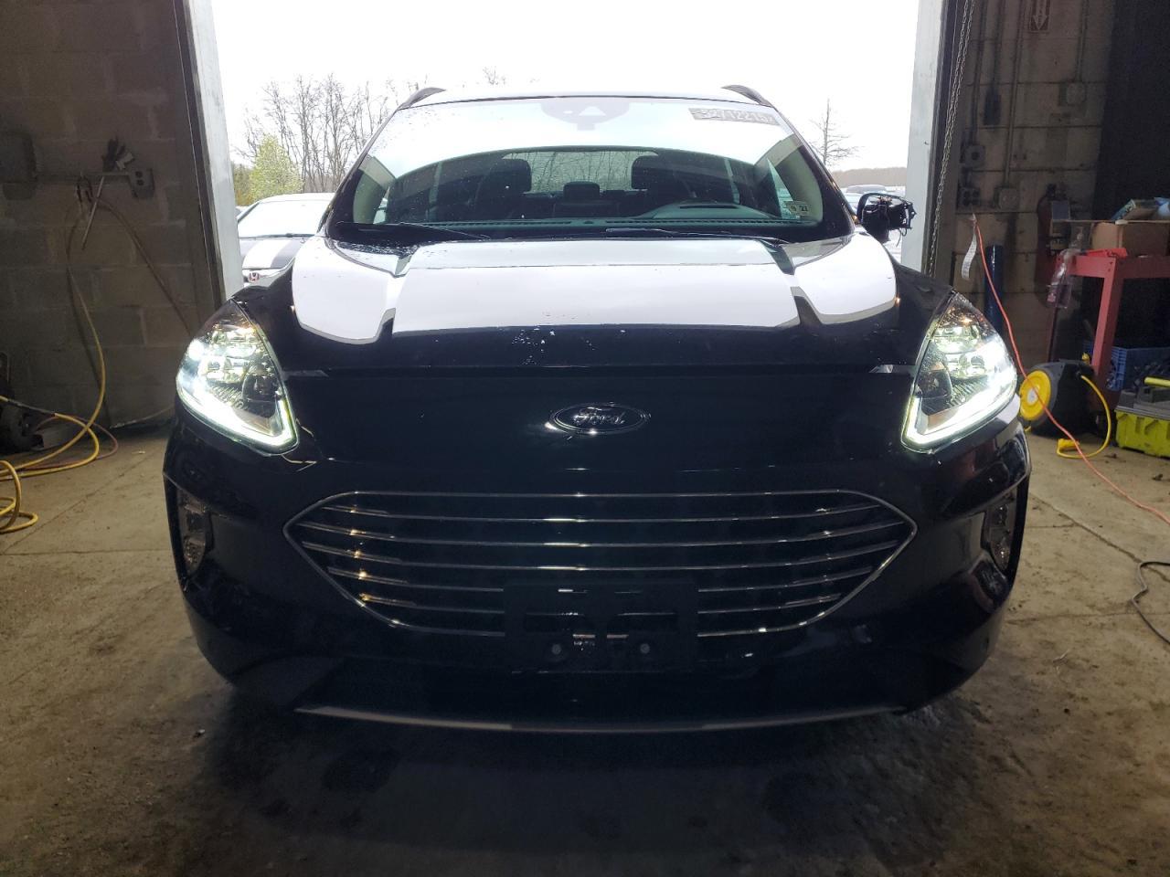 2022 Ford Escape Titanium - Image 5