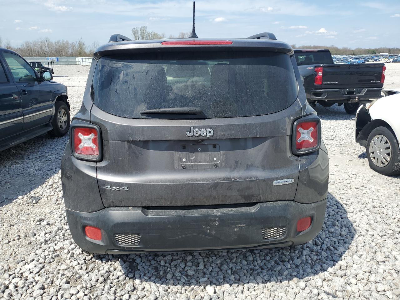 2017 Jeep Renegade Latitude - Image 6