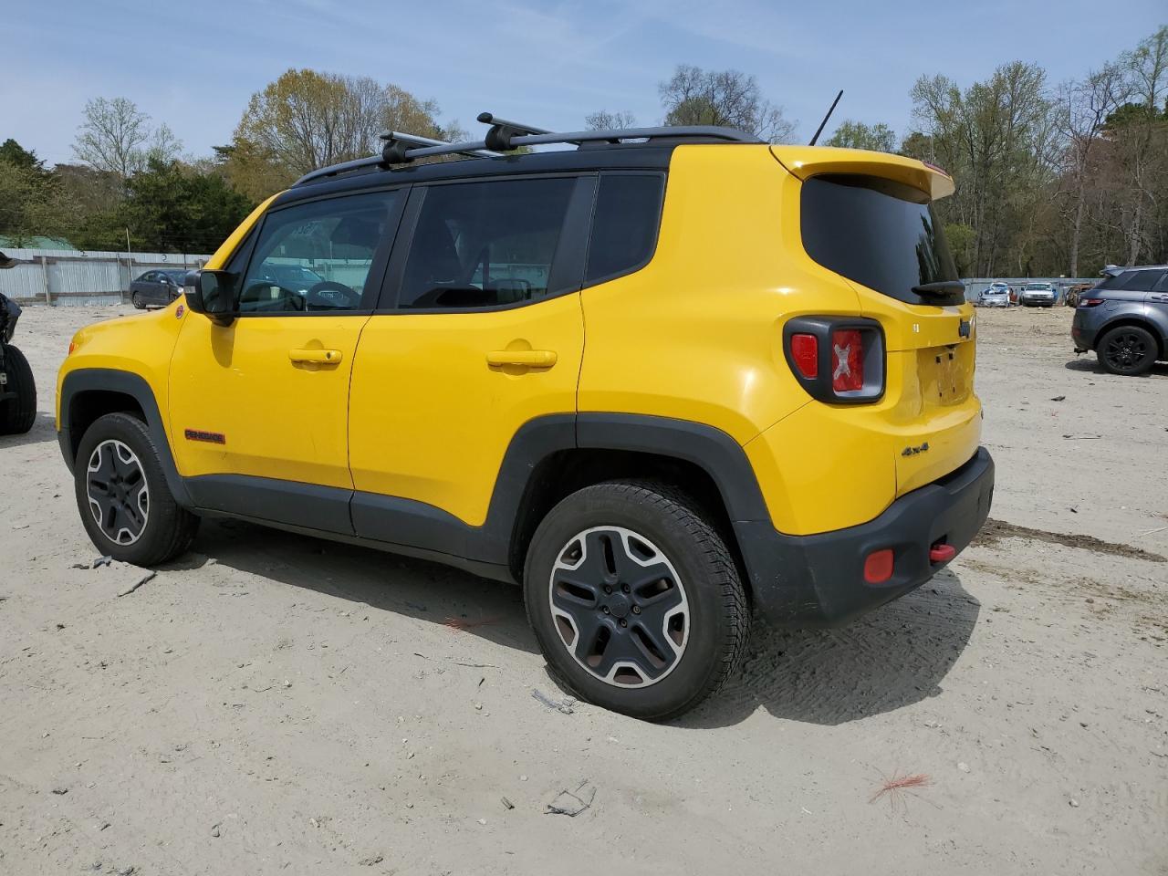 2015 Jeep Renegade Trailhawk - Image 2
