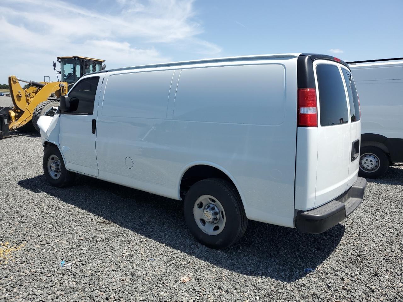 2024 Chevrolet Express G2500 - Фото 2