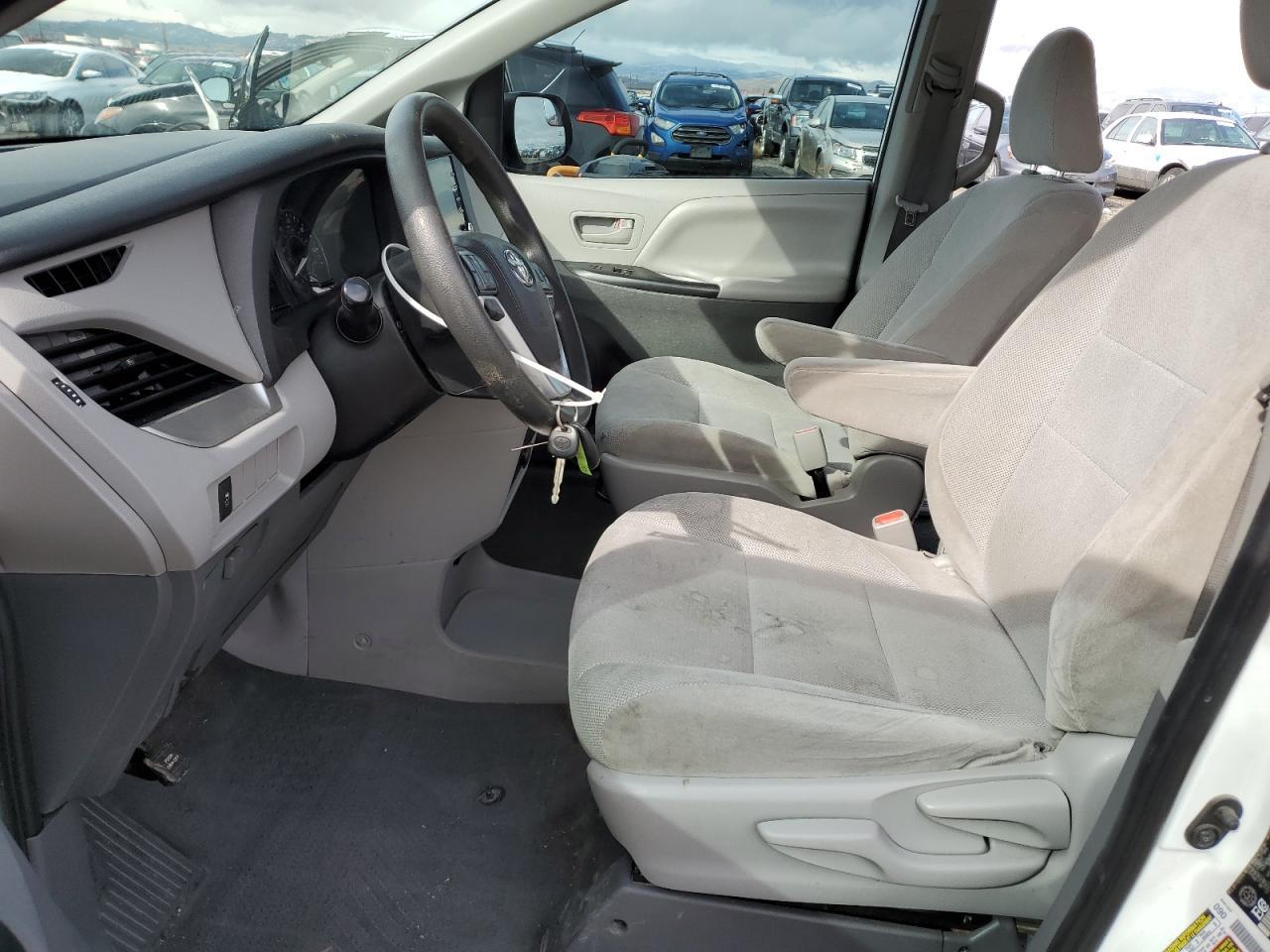 2020 Toyota Sienna L - Фото 7
