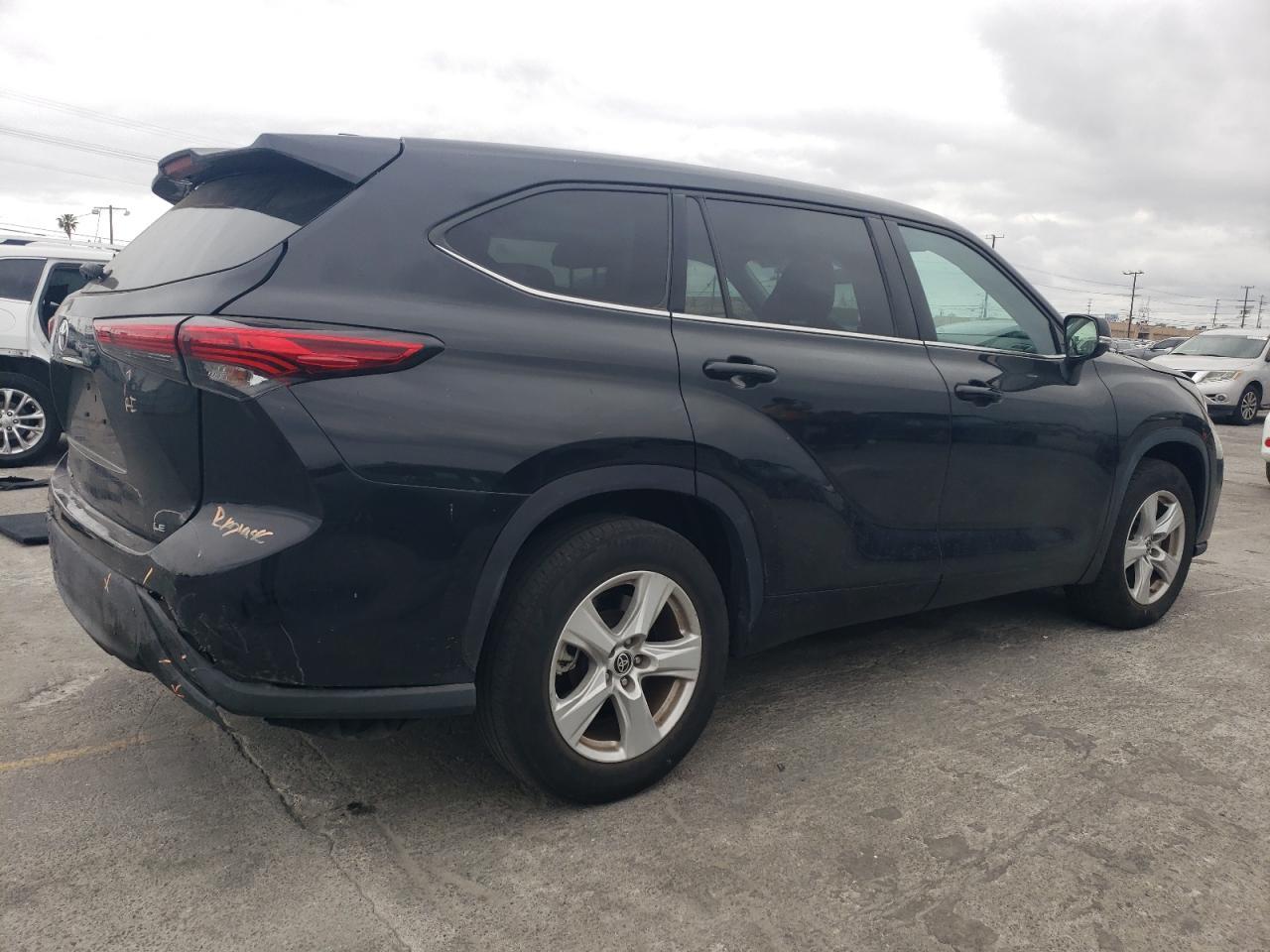 2021 Toyota Highlander L - Image 3