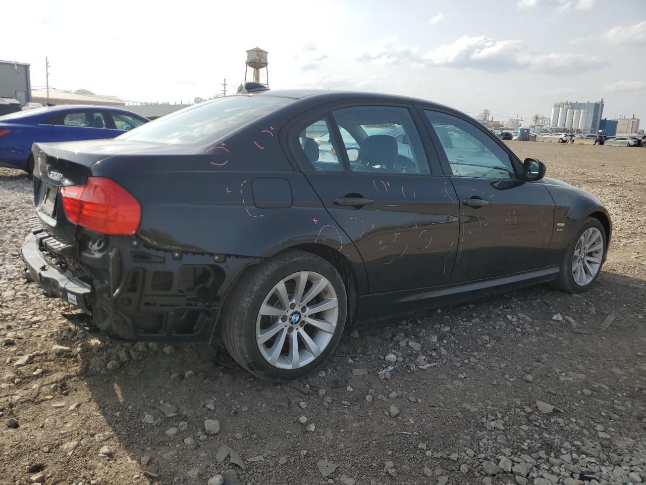 2011 BMW 328 Xi - Image 3