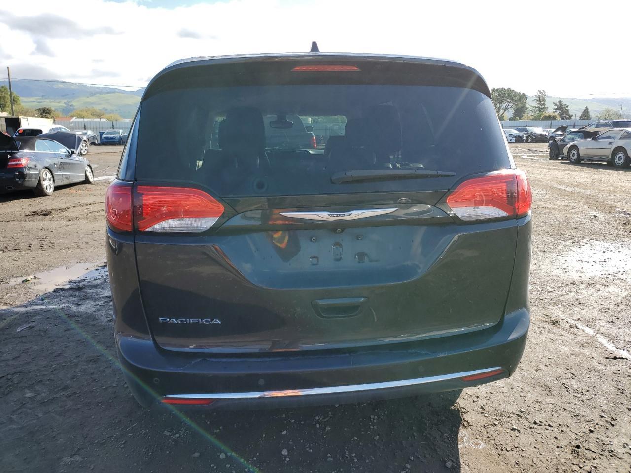 2017 Chrysler Pacifica Touring L - Фото 6