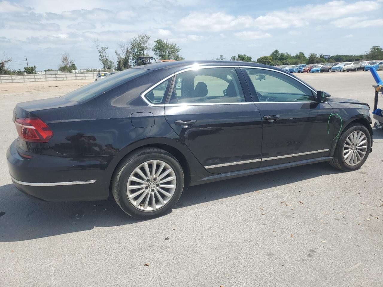 2017 Volkswagen Passat Se - Фото 3