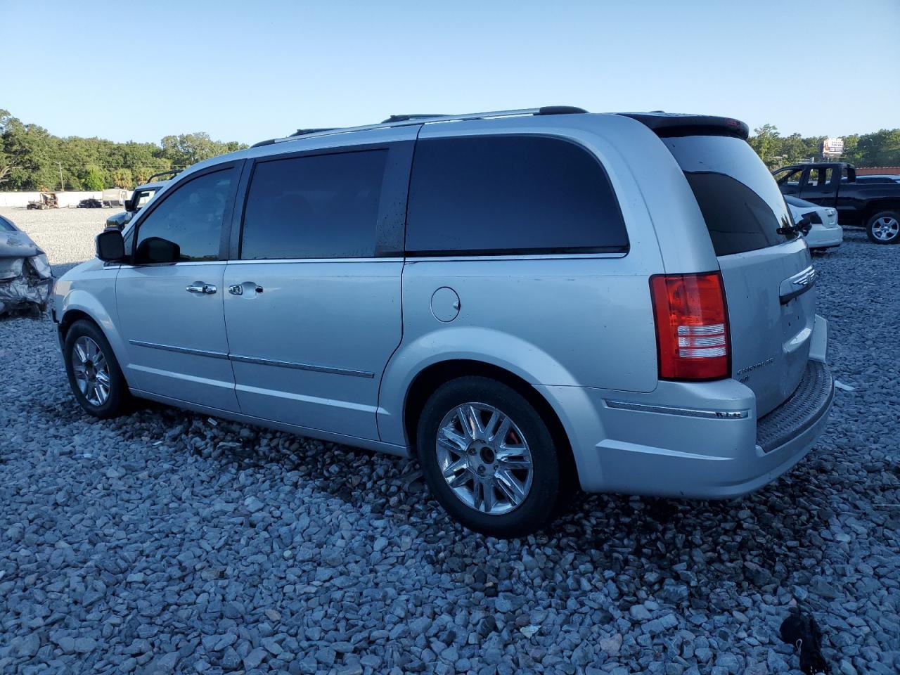 2009 Chrysler Town & Country Limited - Image 2