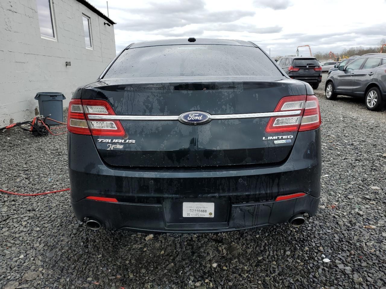 2014 Ford Taurus Limited - Image 6
