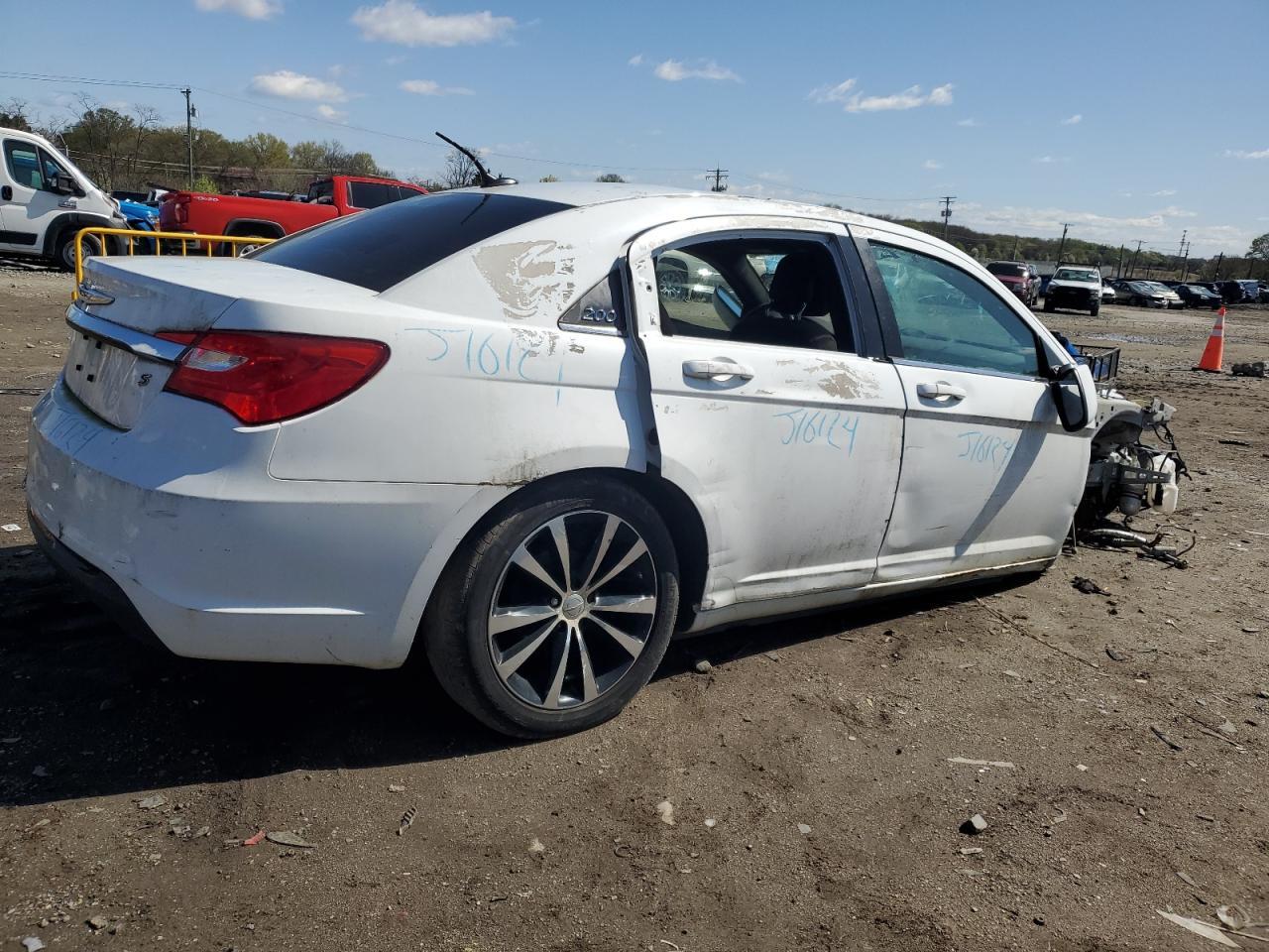 2013 Chrysler 200 Touring - Фото 3