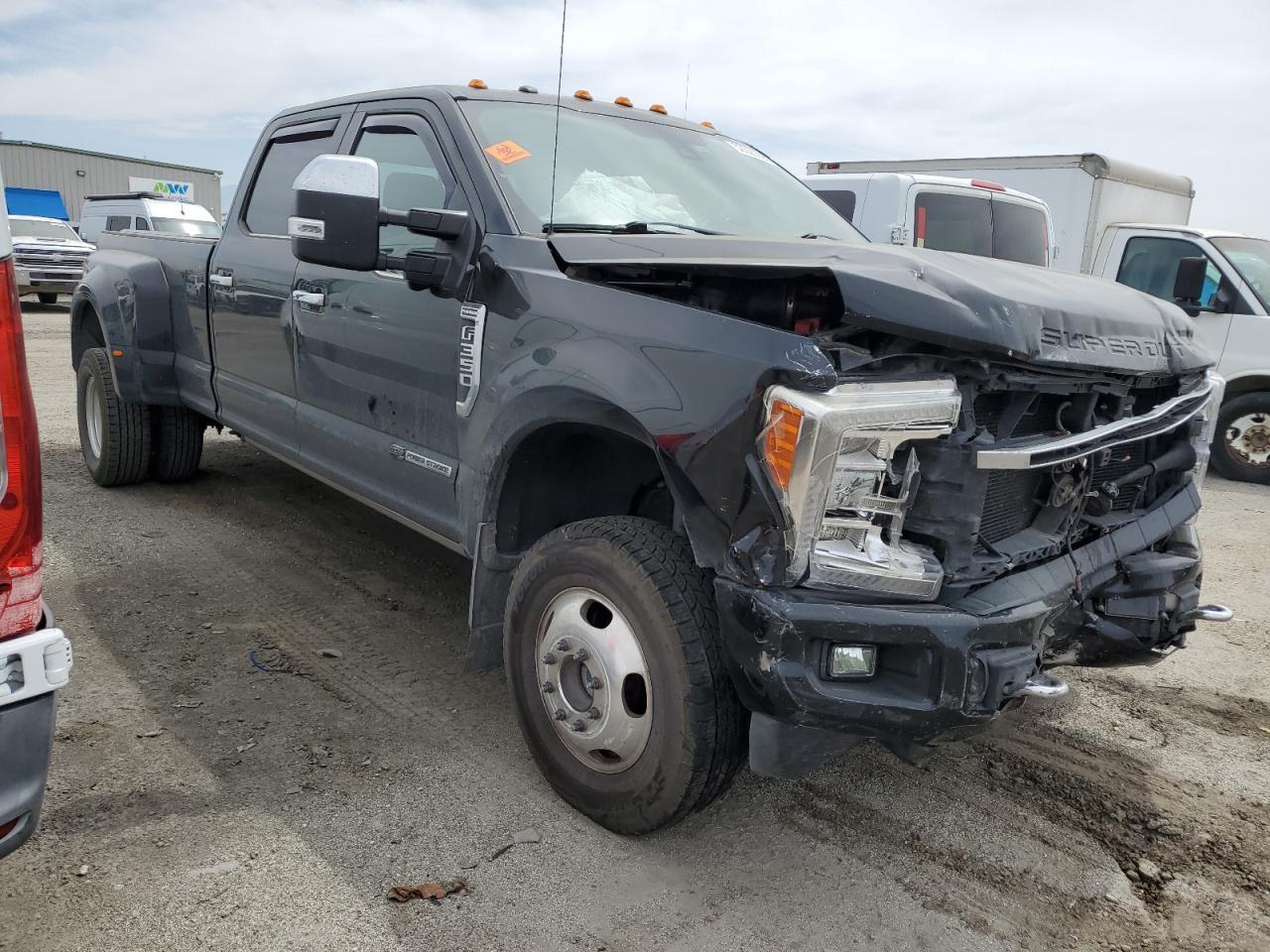 2017 Ford F350 Super Duty - Фото 4