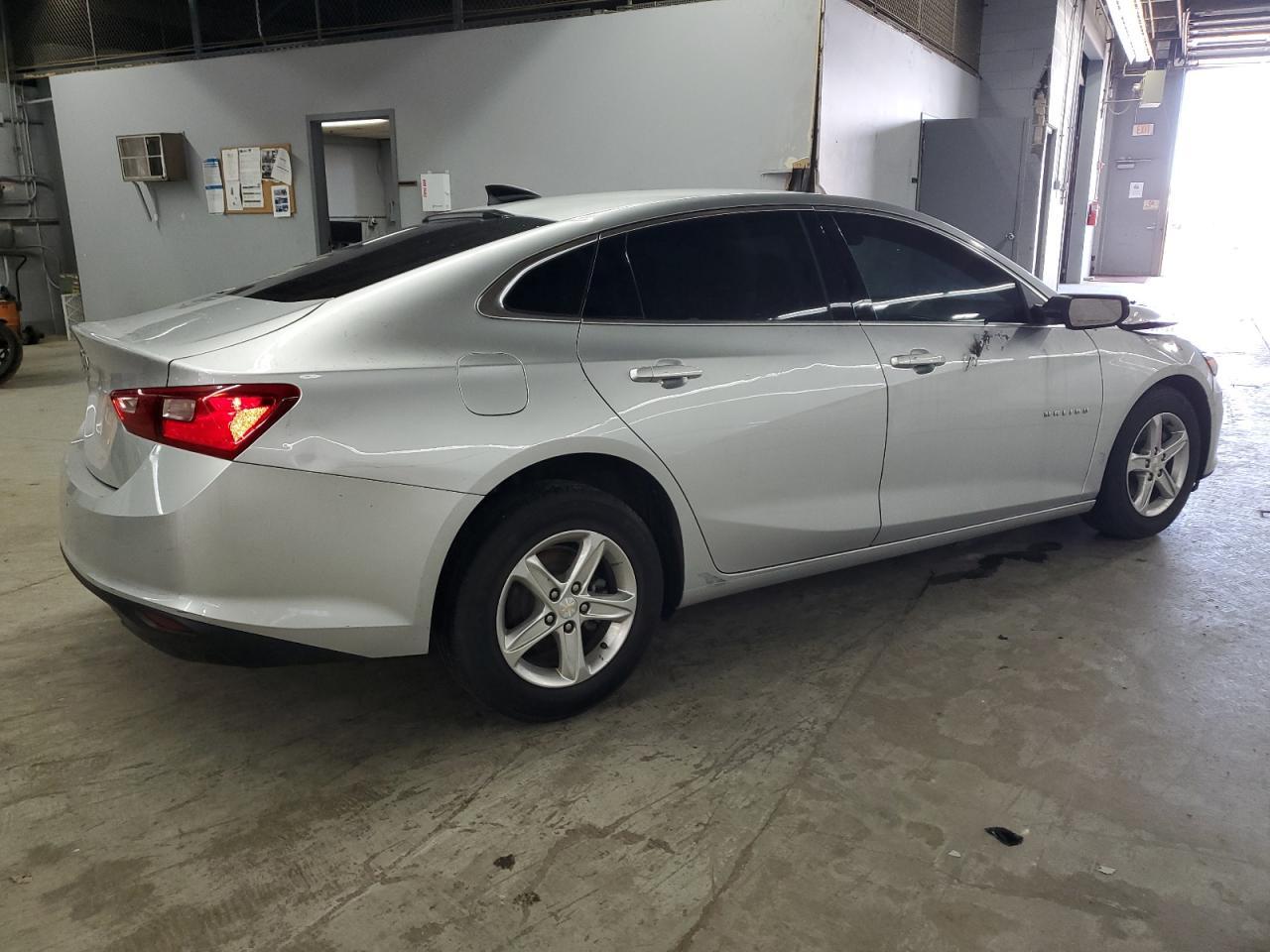 2021 Chevrolet Malibu Ls - Фото 3