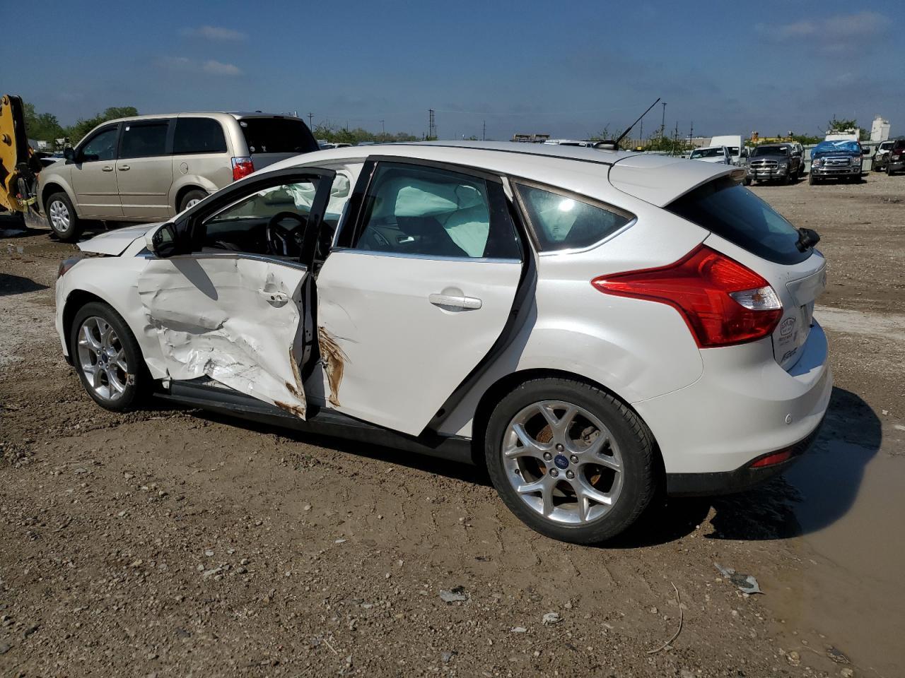 2013 Ford Focus Titanium - Image 2