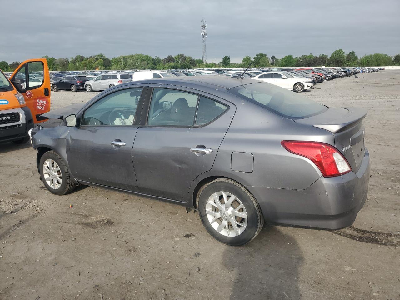2018 Nissan Versa S - Фото 2
