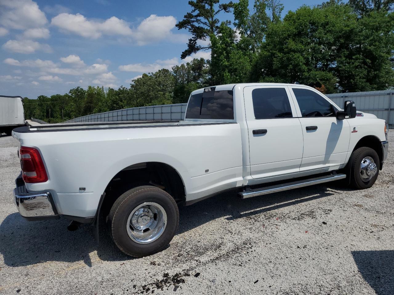 2023 Ram 3500 Laramie - Фото 3