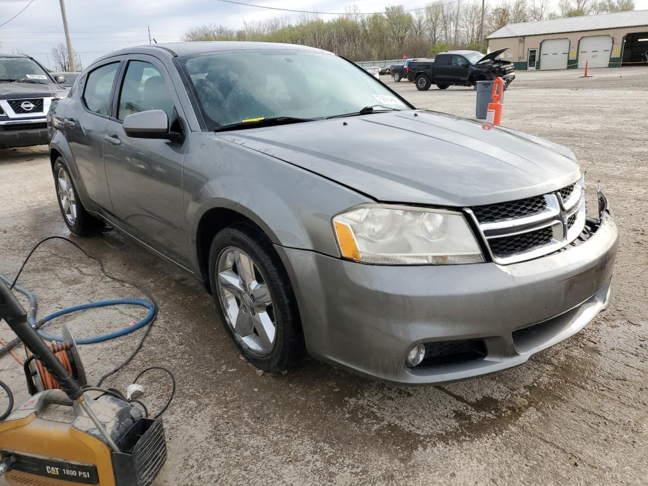 2011 Dodge Avenger Lux - Image 4