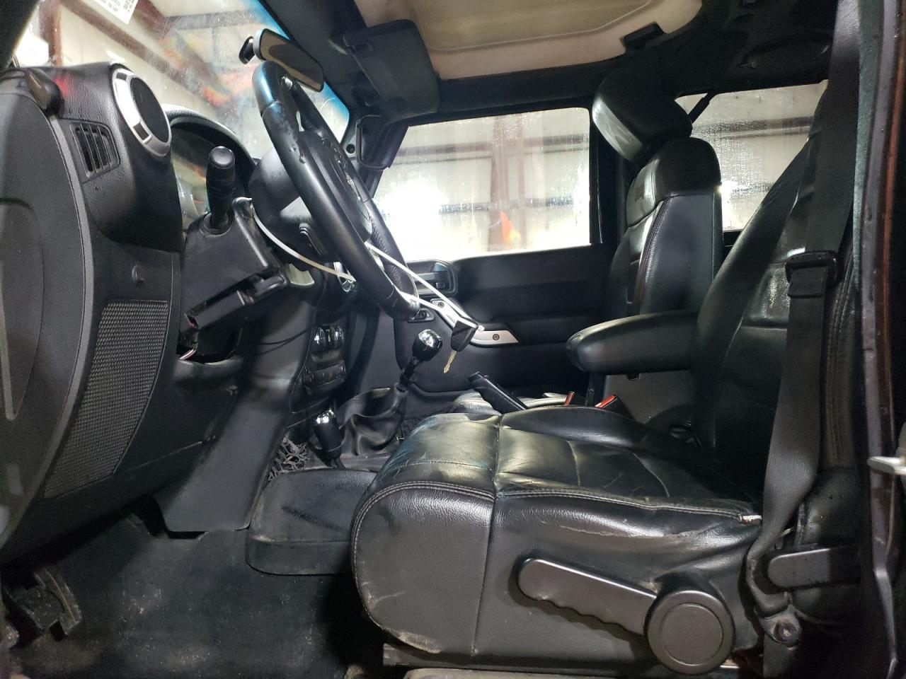 2012 Jeep Wrangler Unlimited Sahara - Image 7