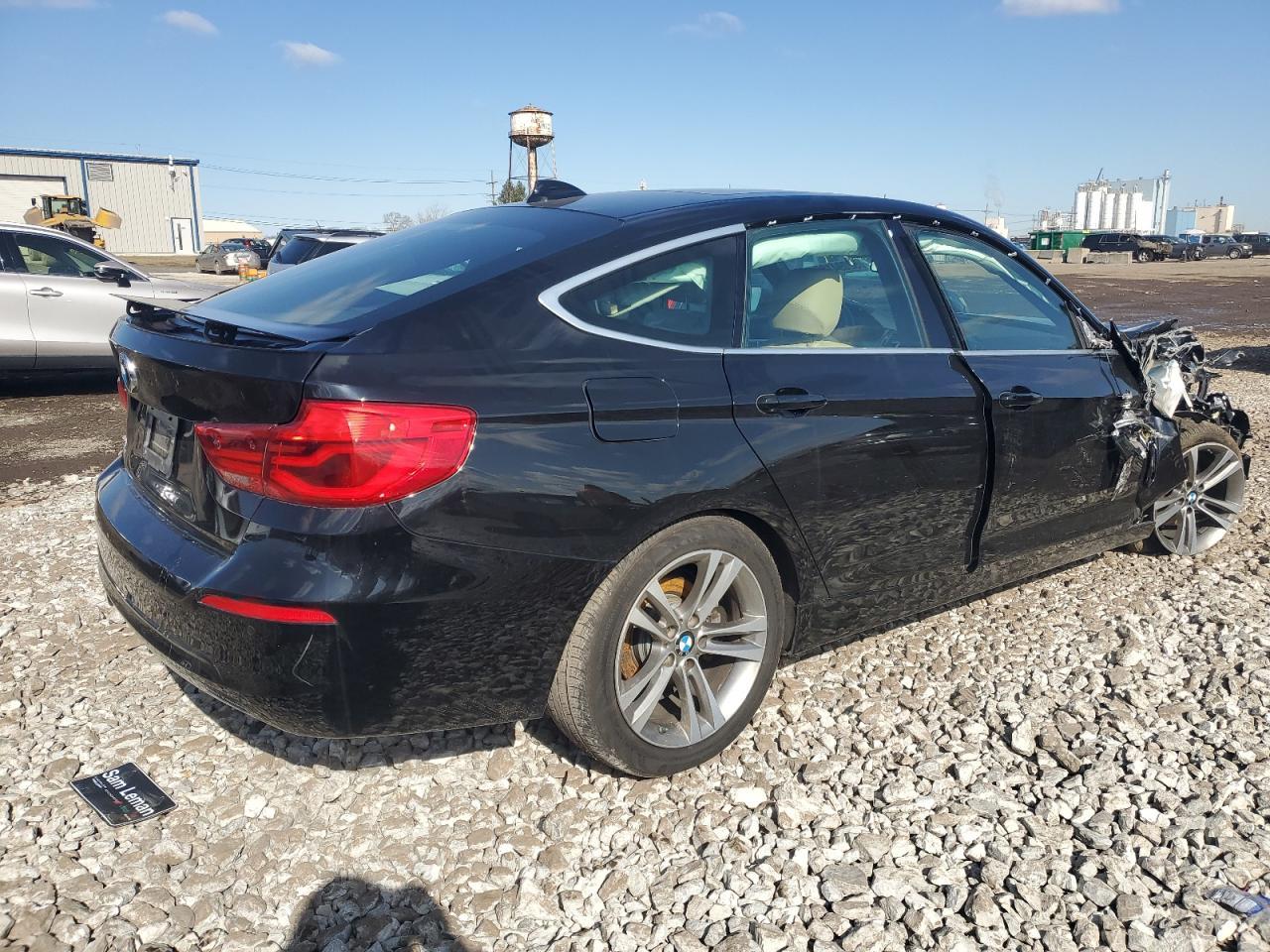 2017 BMW 330 Xigt - Фото 3